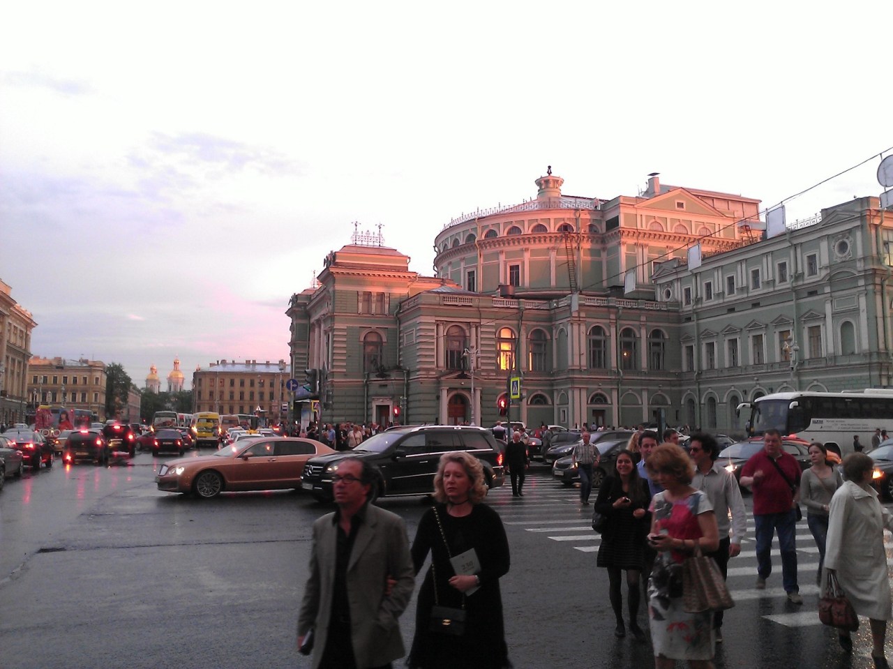 19 Mayo 2013 la salida del Teatro Mariinski