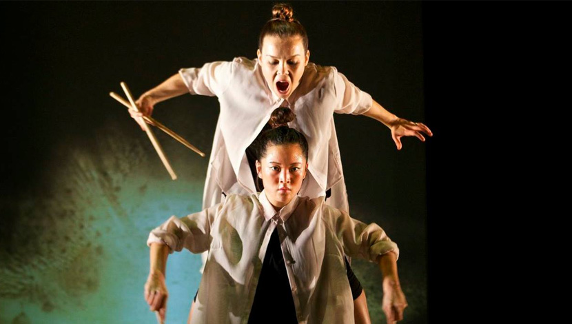 La bailaora Rocío Molina con la bailarina clásica y hip hopera Honji Wang en FELAHIKUM