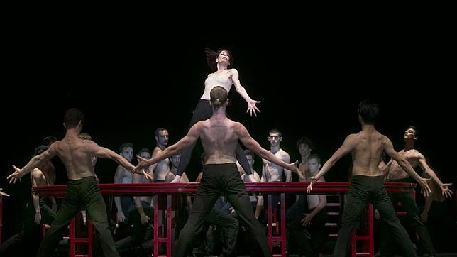 bejart--644x362_fotografia de Miguel Gonzalez con Elisabet Ros y el Bejart Ballet de Lausanne publicada en ABC