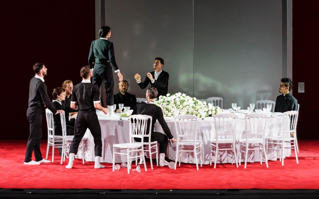 Escena del banquete en VORONIA de LA VERONAL. Grec 2015.